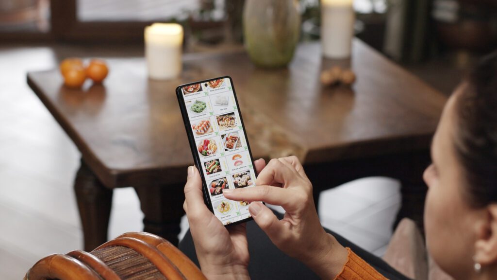 Customer uses app to set up recurring food delivery. 